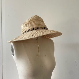straw beach hat